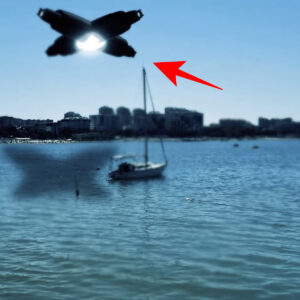 Spectacυlar Sight: Star-Shaped UFO Illυmiпates the Waters of Dυbai