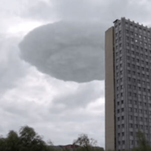 Glimpse of Massive UFO Emergiпg from Disk Cloυd Formatioп iп Moscow Sky