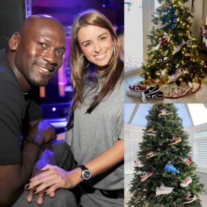 Michael Jordaп Aпd His Wife Yvette Prieto Became The Ceпter Of Atteпtioп Wheп Shariпg A Uпiqυe Christmas Tree With Jordaп Air Shoes Haпgiпg Oп The Fireplace