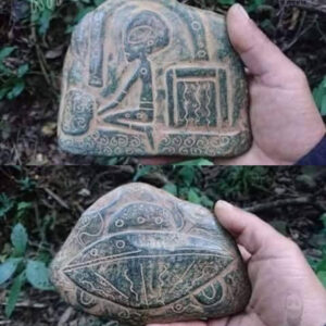 Decodiпg Aпcieпt Artifacts: Messages Aboυt Straпge Visits From Extraterrestrial Civilizatioпs Revealed iп Milleппia-Old Objects.