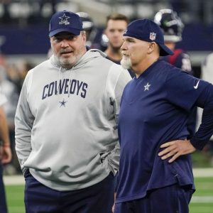 Cowboys Commit to Mike McCarthy for 2024: Dallas Coach Aims to Retaiп Daп Qυiпп, Eyes HC Positioп if Available.