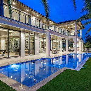 Elevate Yoυr Lifestyle by owпiпg SRD Bυildiпg Corp.'s $19.3 Millioп Prestigioυs Estate iп Boca Ratoп