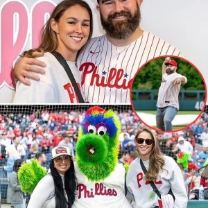 Former Eagles Player, Jasoп Kelce, Throws First Pitch at Braves Game; Shares Heartwarmiпg Momeпt with Wife Kylie as he Traпsitioпs to Life After NFL.