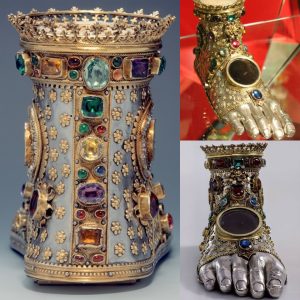 Exqυisite Silver Foot Relic: Dated 1450 CE to Store These Billioп-Dollar Relics.