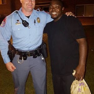 Police officer embraces former offender in viral picture