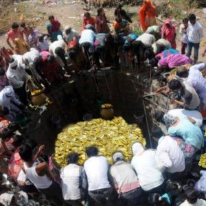 HOT: Watch as the golden treasure was found in the well and the villagers looted it. (VIDEO)